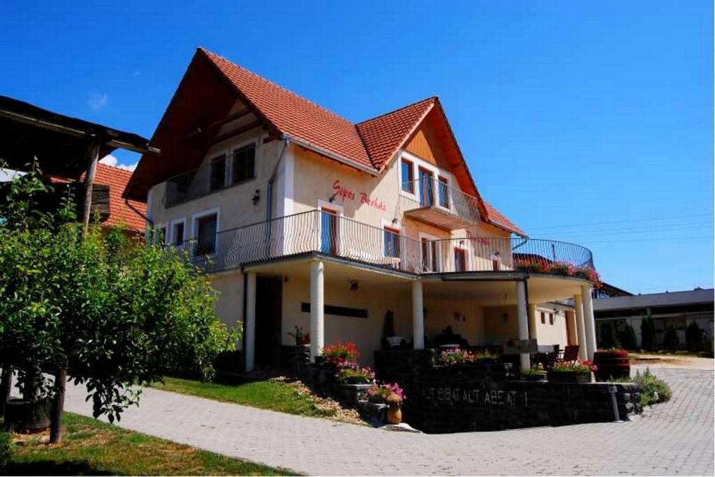 Sipos Borhaz Es Vendeghaz Hotel Badacsonyors ภายนอก รูปภาพ